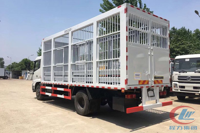 东风天锦6米8运猪车、畜禽运输车侧面图